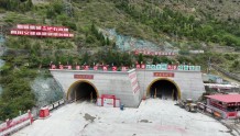 历时2年多 四川泸石高速首个长隧道双洞顺利贯通