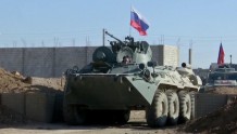 俄军占领第三处美军遗弃的叙利亚基地，升起俄罗斯国旗