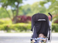 家长用婴儿车带宝宝外出时，这些事项要注意！