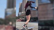 长板上的“舞蹈精灵”！佛山00后女生用滑板穿梭城市的大街小巷