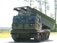 美军接收改进型M270A2火箭炮，火力凶猛，最远射程可达500公里