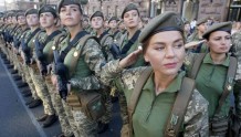 男兵不够用了，乌克兰限制女性出境，要求上战场：男女平等