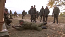 俄国防部公布视频：俄防长视察被征召人员训练情况