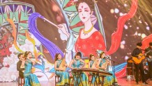 中外青年多种乐器共同演绎中国风，孔子文化节上演文艺盛宴