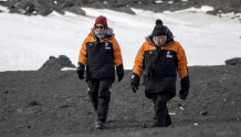 新西兰总理阿德恩因飞机故障滞留南极