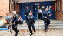 纽约一投票站因“炸弹威胁”一度暂停工作，拆弹小组赶往现场