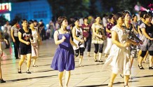 为什么大量中年女性沉迷跳广场舞，并非锻炼身体，有很多“猫腻”