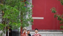 传统婚纱礼服搭配中式建筑 济南这个地方成新人拍照打卡点