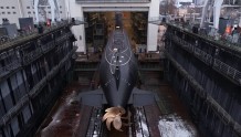 俄罗斯：新型柴电潜艇“大卢基”号下水！
