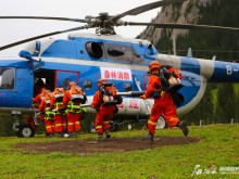 伊犁森林消防开展“直升机+消防员”作战训练